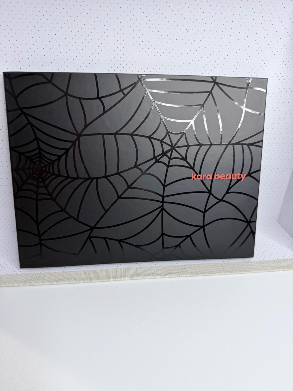 Kara beauty on the hunt eyeshadow pallet